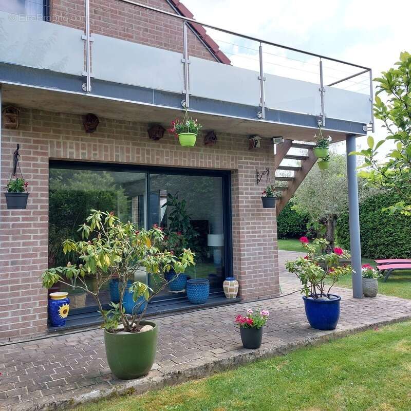 Maison à LA CHAPELLE-D'ARMENTIERES