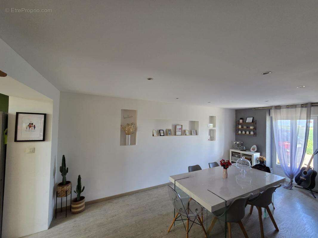 A vendre longere en pierre  4 chambres neulliac (56) - photo 3