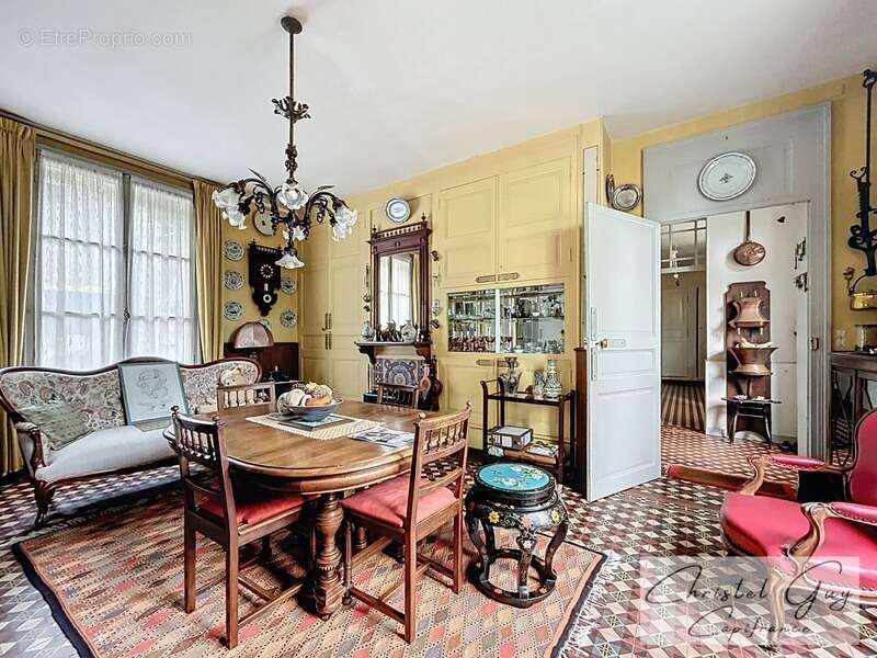 Maison à LA CHARTRE-SUR-LE-LOIR