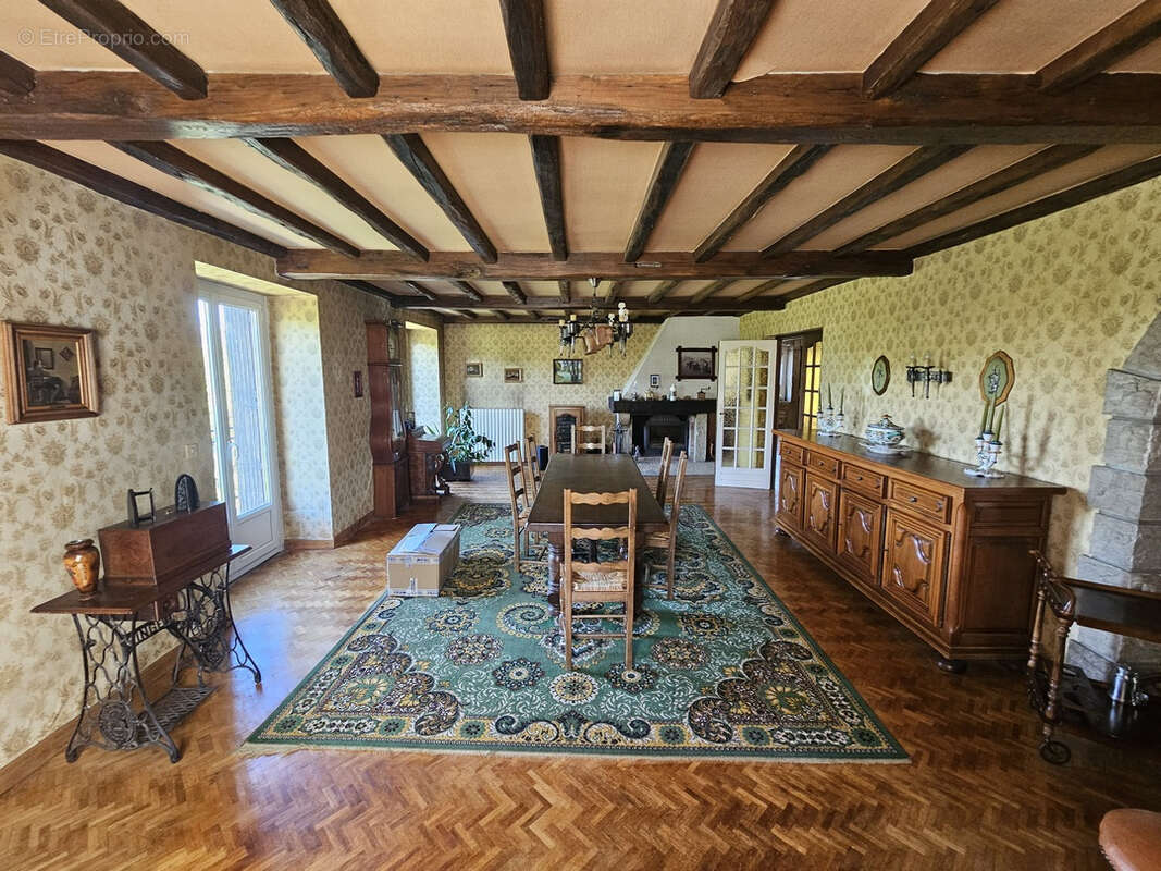 Maison de campagne en pierre avec hangar et terrain de 3500 m2 - photo 7