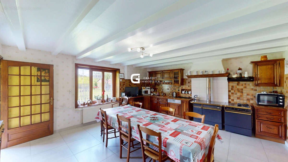 Maison à LALLEYRIAT