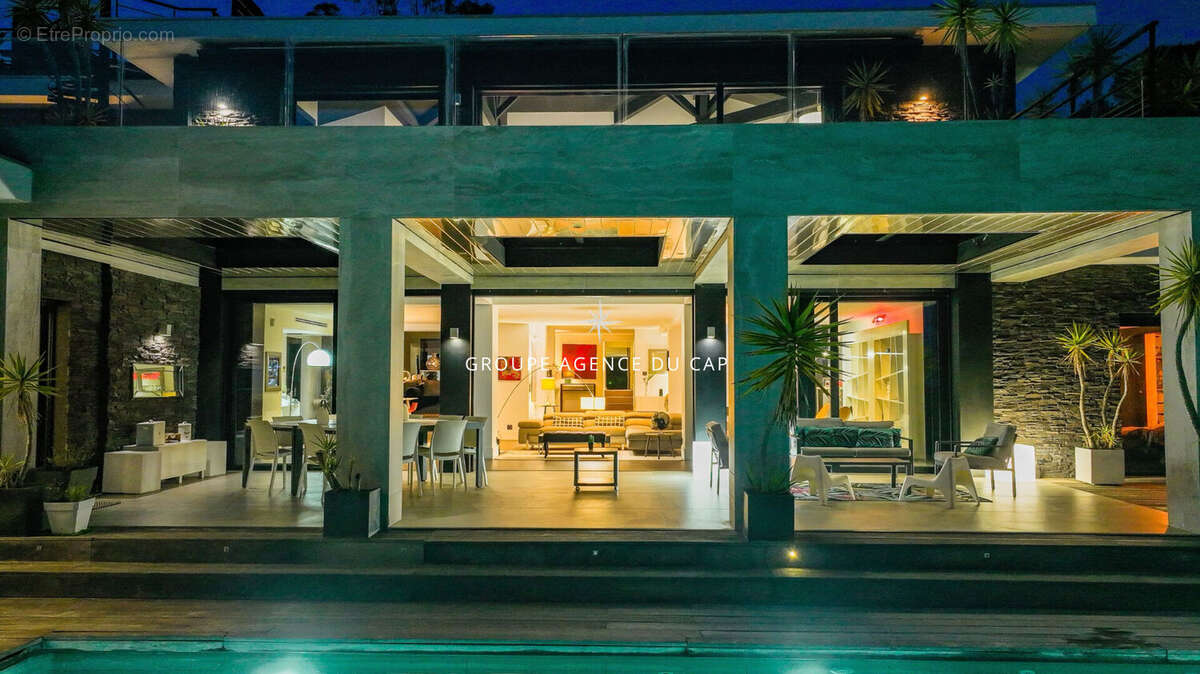 Villa d'exception à vendre à ST RAPHAEL avec vue mer. - photo 18