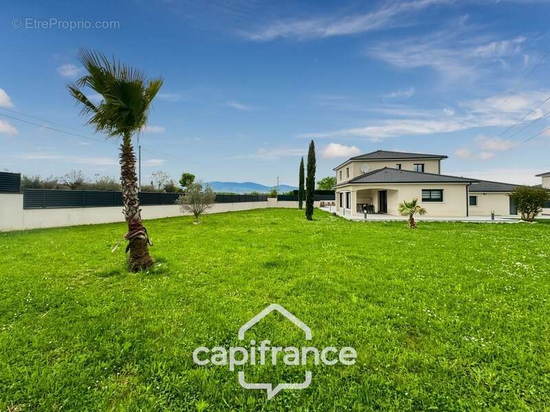 Maison à CLONAS-SUR-VAREZE