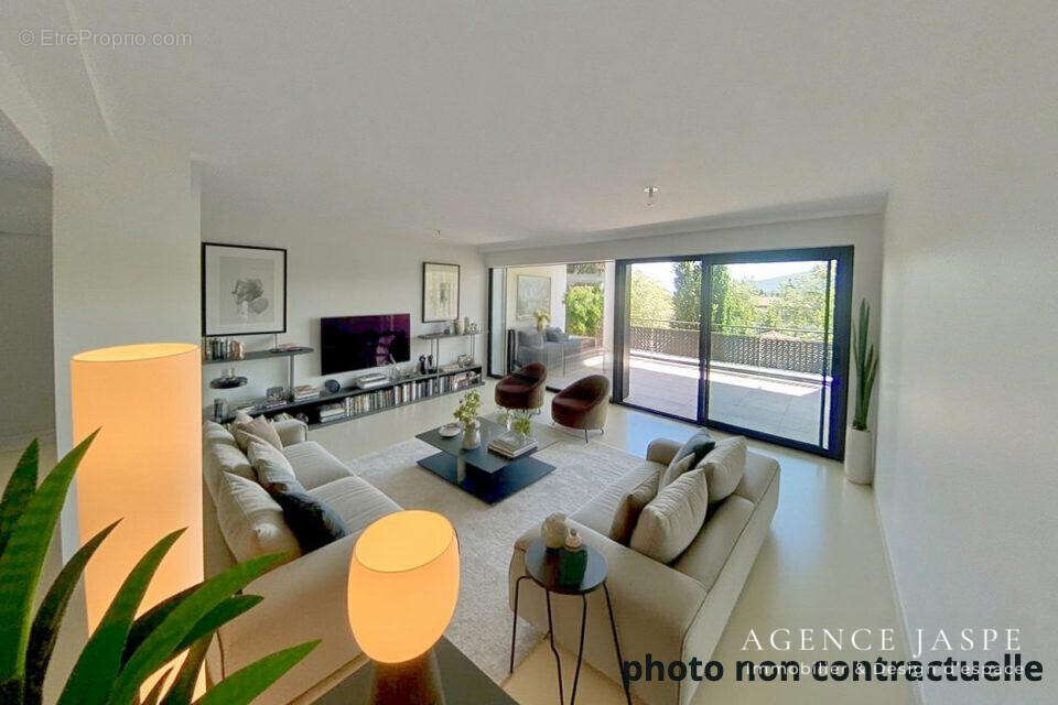 Appartement à SAINT-JEAN-BONNEFONDS