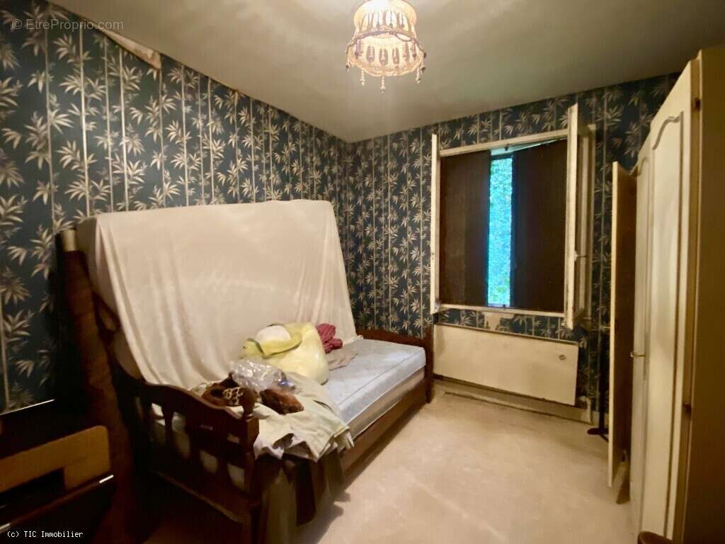 Prix Négociable : Maison Plain Pied à Rénover centre Aunac - photo 20