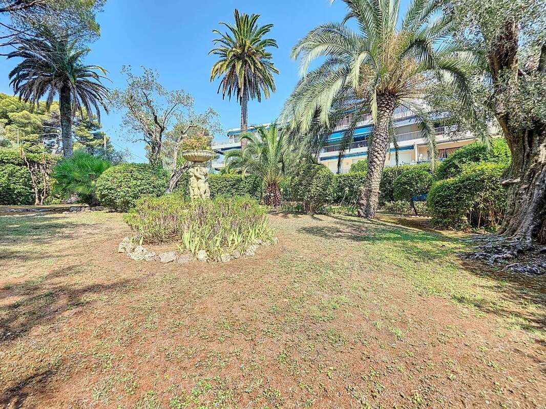 PROCHE CANNET MAIRIE : Superbe 4 pièces en rez-de-jardin avec 122 m² d’extérieur - photo 17