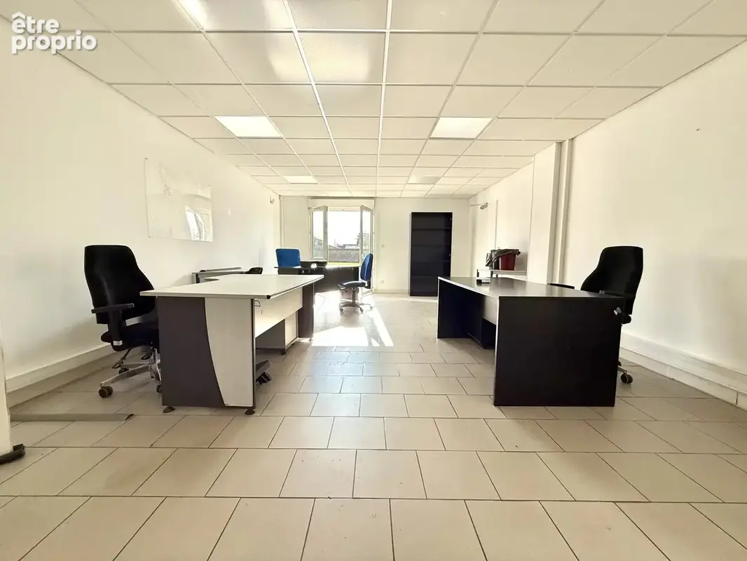 Local professionnel de 380 m2 avec Terrain et Parking - photo 9