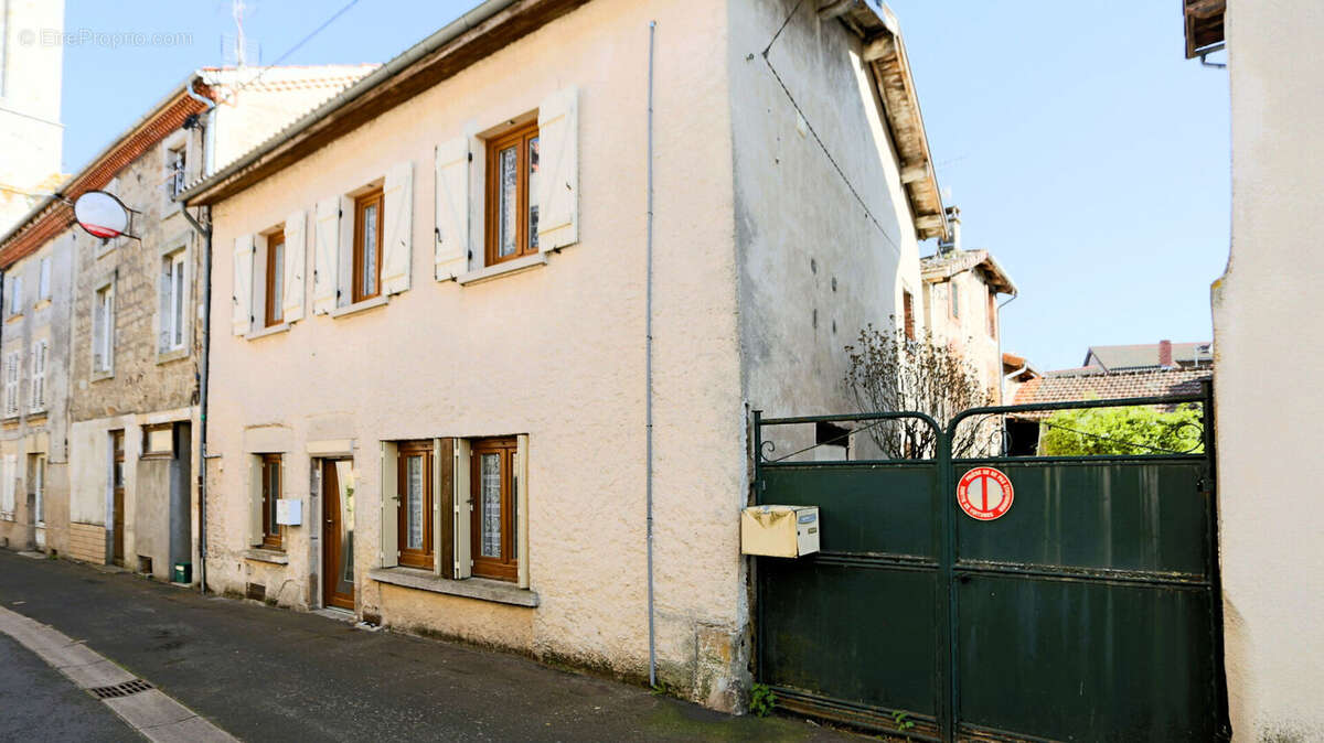 Maison à AUGEROLLES
