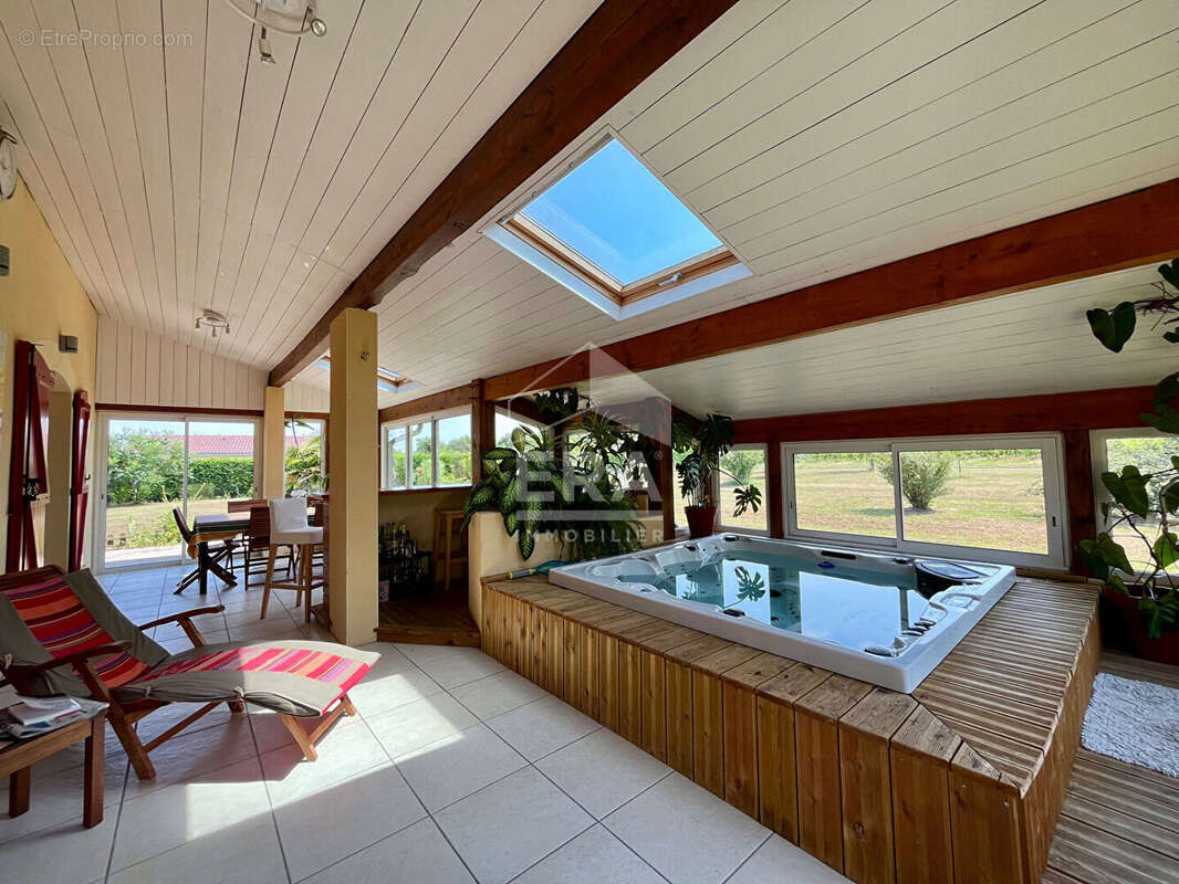 Maison à VILLENEUVE-DE-MARSAN