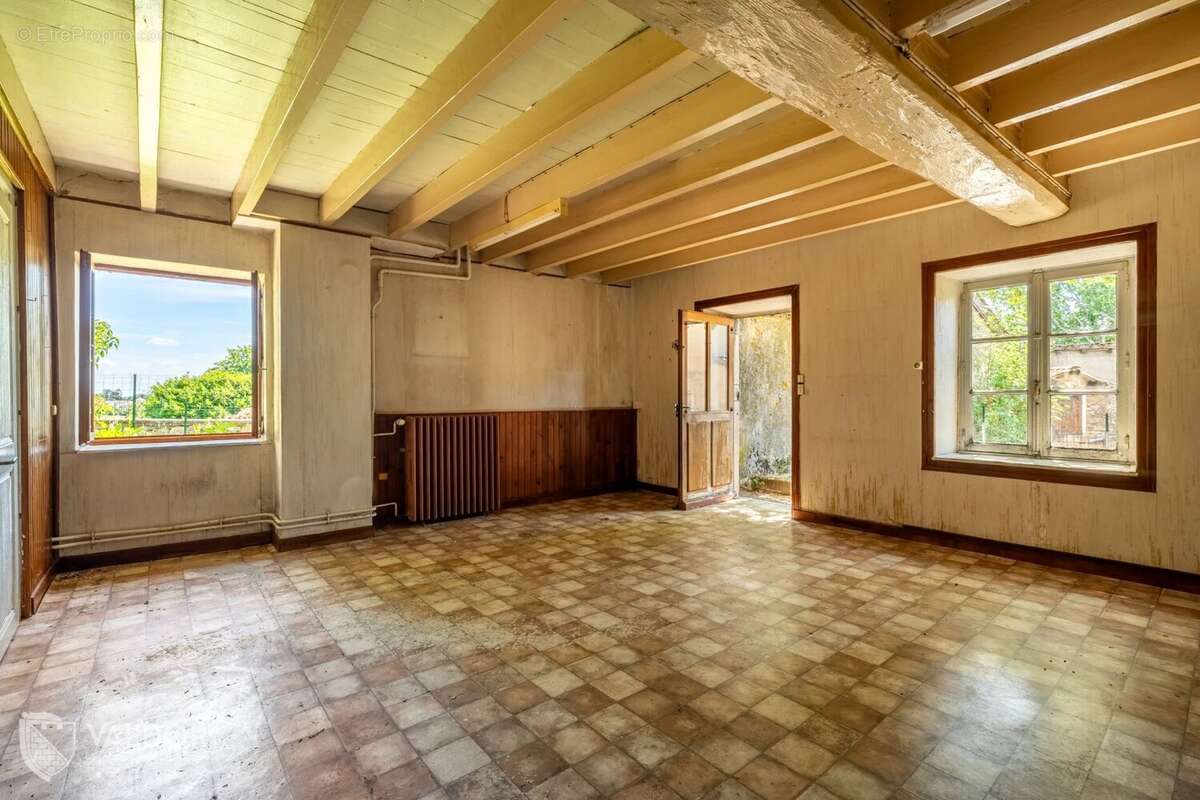 Maison à REGNIE-DURETTE