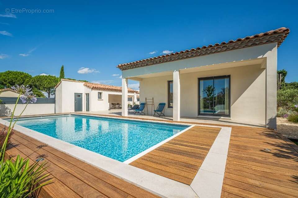 Terrain à SAINT-JEAN-DE-CORNIES