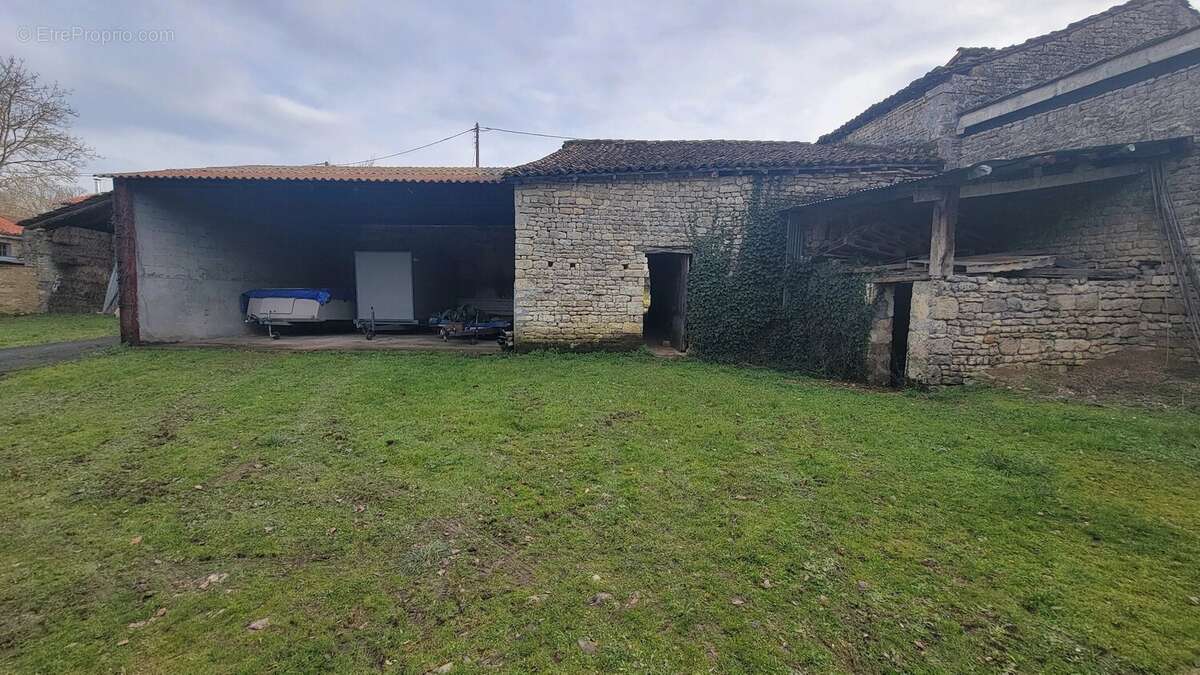 Maison de village à rénover avec dépendances - photo 16