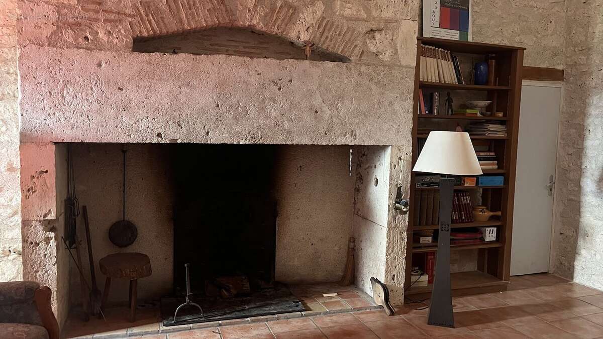 Roquecor - Ancien Prieuré du 15e Siècle avec Gîtes, Terrain Arboré et cave voutée. - photo 5
