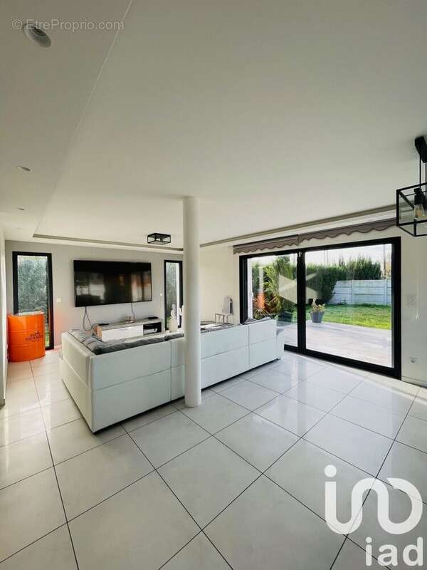 Maison 122 m² à Ambares-Et-Lagrave  - photo 3