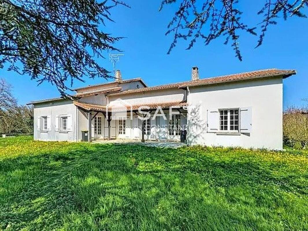 Photo 1 - Maison à LA FOYE-MONJAULT