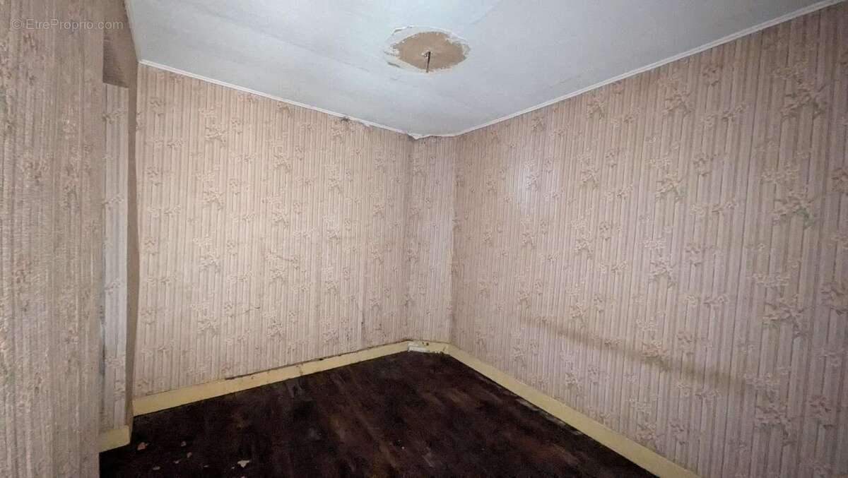 Maison à SAINT-VICTOR-DE-MORESTEL