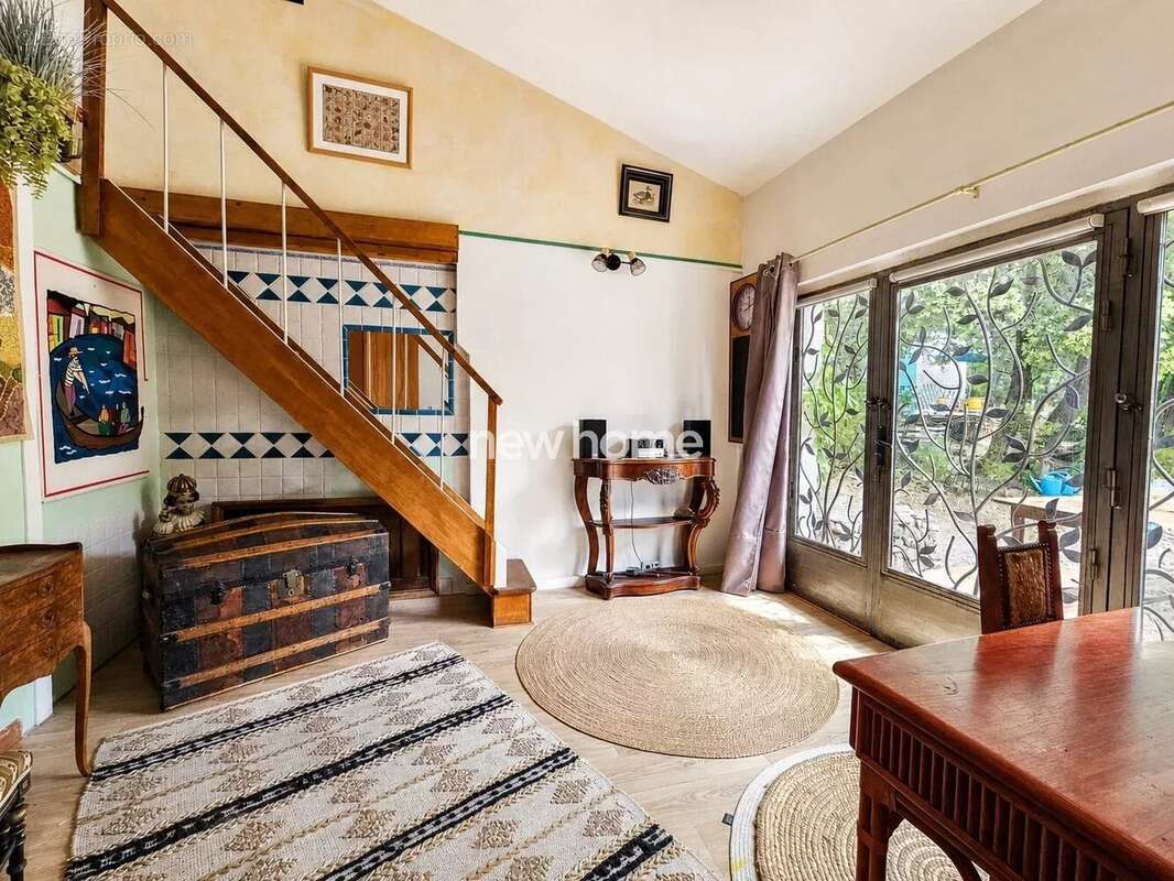 Élégante propriété de caractère avec très belle vue, piscine et gîte indépendant - photo 16