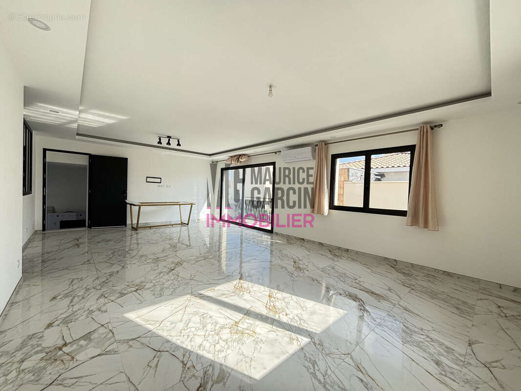 Maison à LAUDUN-L'ARDOISE