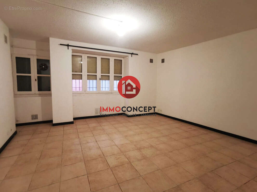 Appartement à BAGNOLS-SUR-CEZE