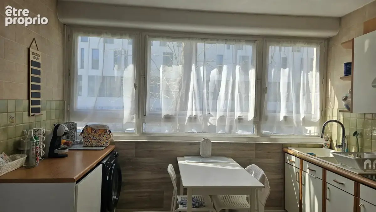 Proche métro, bel appartement (64 m2) avec balcon et cave. - photo 4