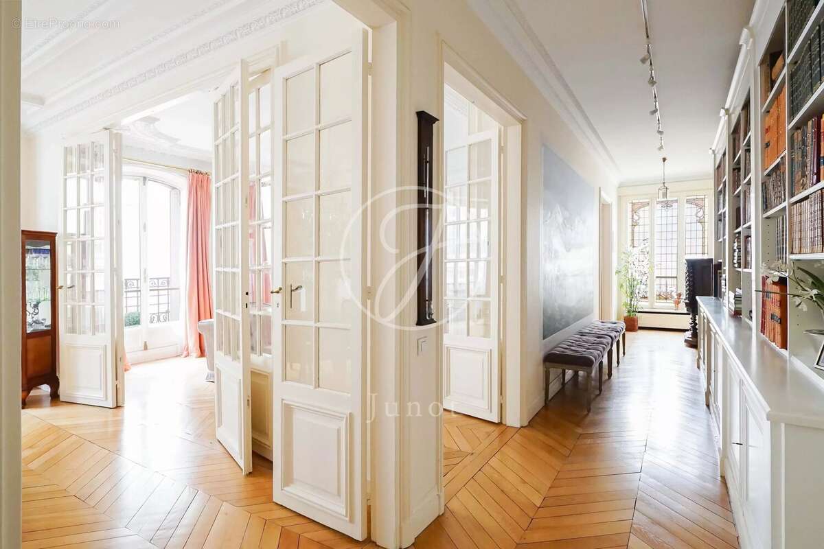 Appartement à PARIS-7E