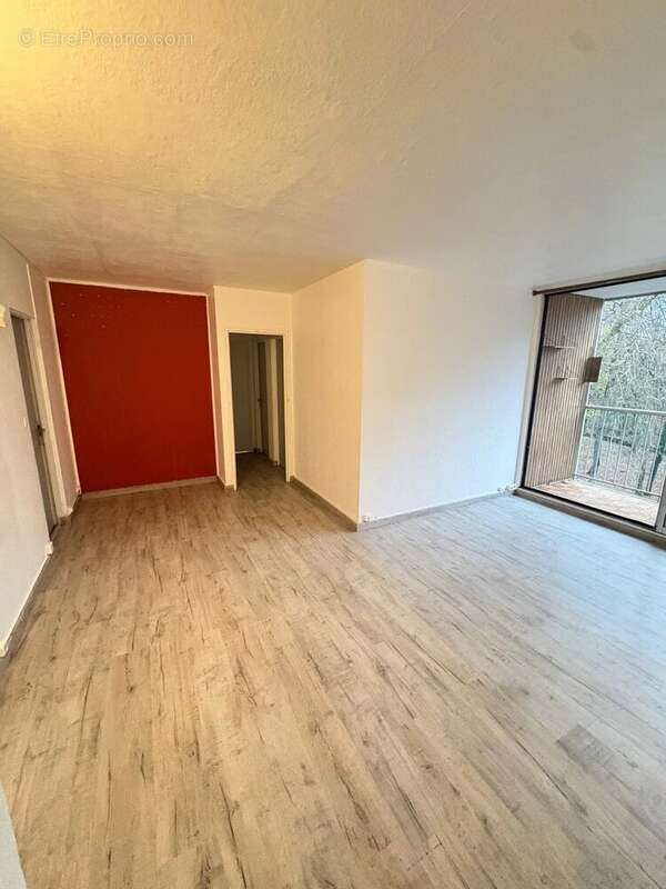 Appartement à BOUSSY-SAINT-ANTOINE