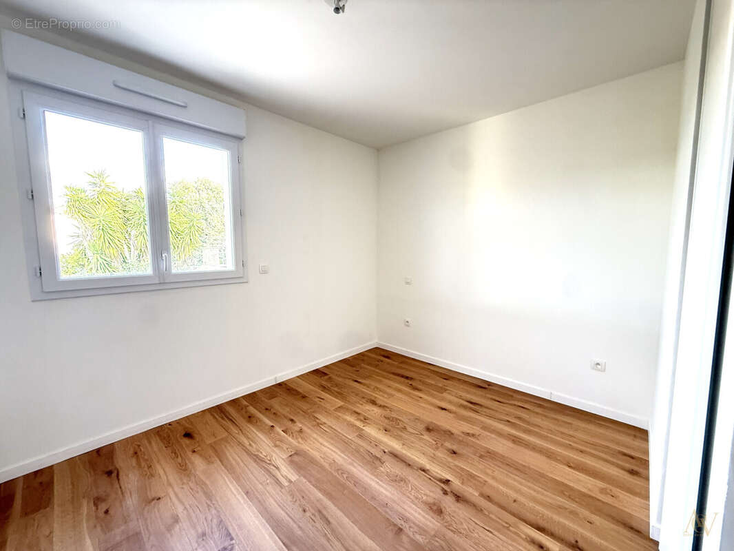 OFFRES EXCLUSIVES sur ce T3 de 65 m² avec terrasse et vue dégagée sur Grimaud à Cogolin 6 - Appartement à COGOLIN