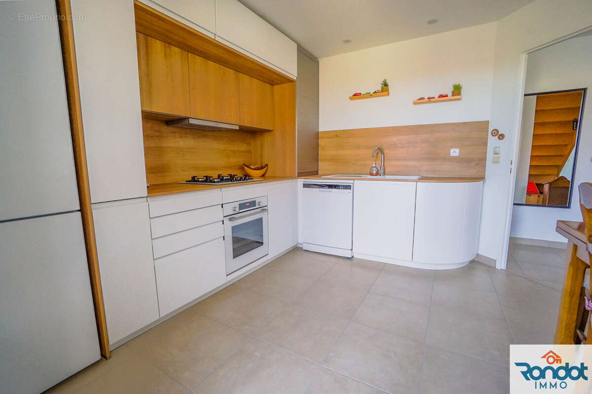 Maison  8 pieces / 6 chambes / environ 149m2 / parcelle 606 m2 - photo 4
