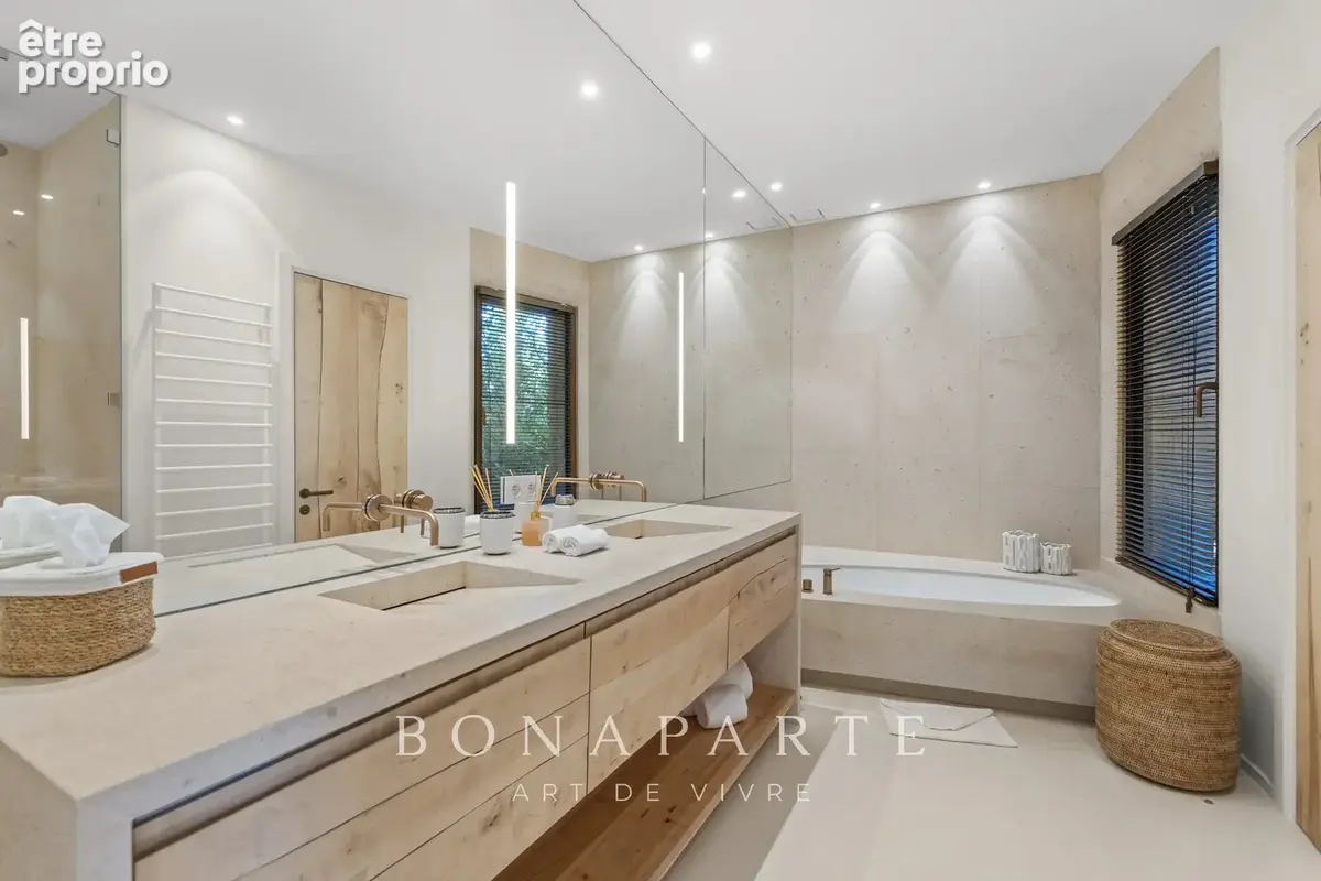 RAMATUELLE – PLAGE DE PAMPELONNE: Villa contemporaine d’exception avec vue panoramique sur la Méditerranée - photo 16