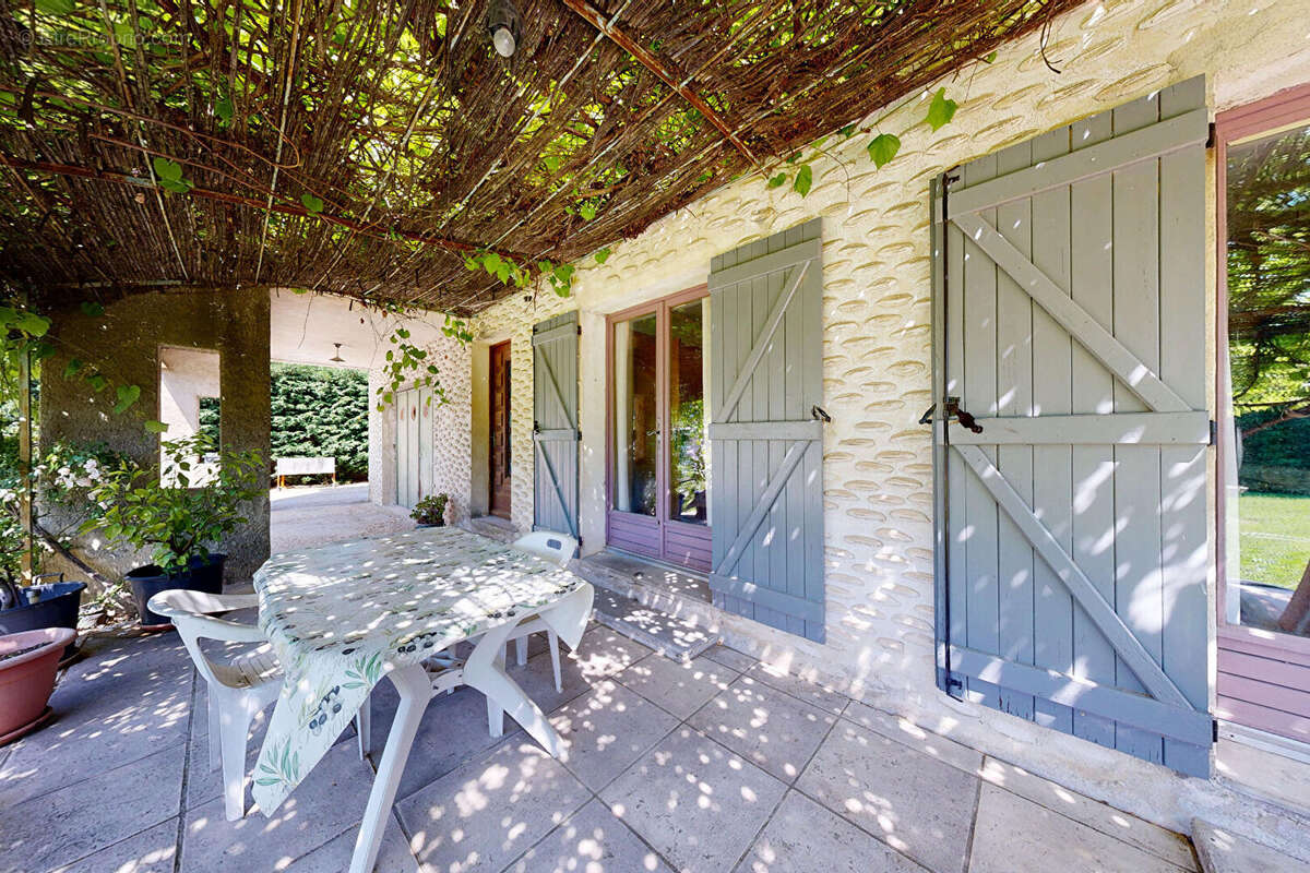 Maison à PERNES-LES-FONTAINES