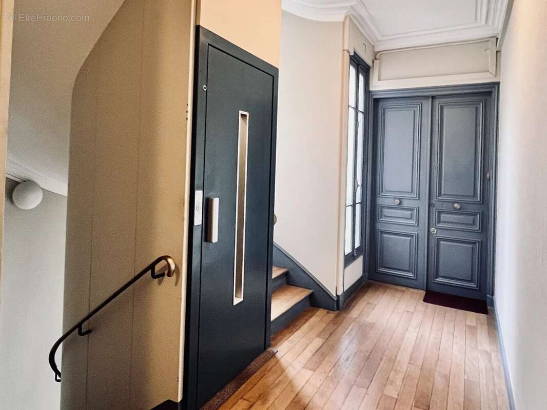 Appartement à PARIS-17E