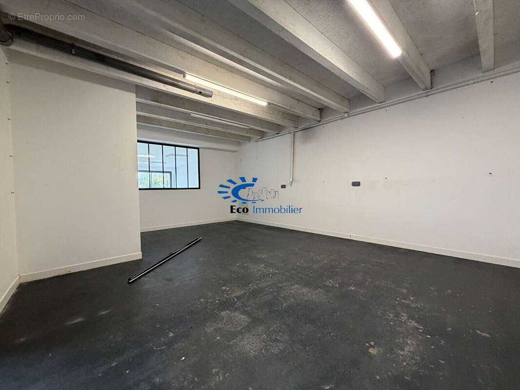 Commerce à SAINT-VIVIEN