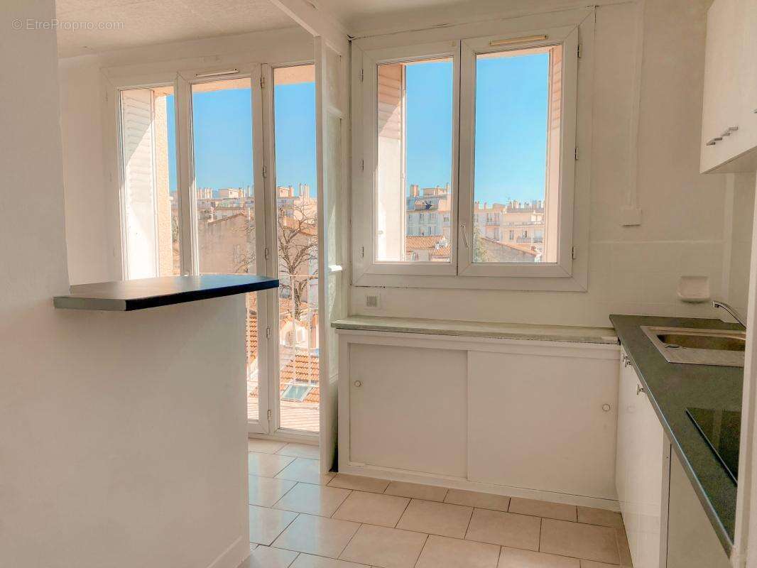 Appartement à MARSEILLE-4E