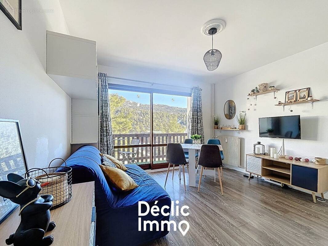 Appartement à GREOLIERES