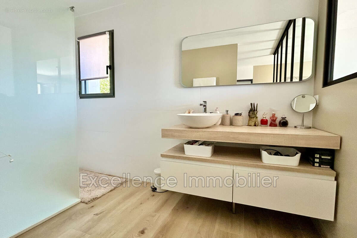 Maison à PLAN-DE-LA-TOUR