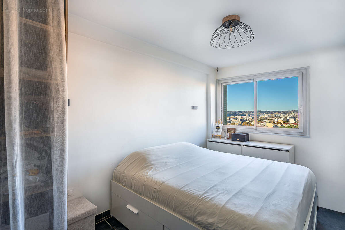 Appartement à MARSEILLE-4E