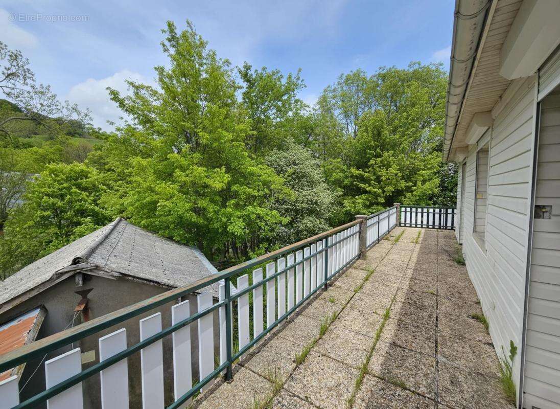 Maison à BESSE-ET-SAINT-ANASTAISE