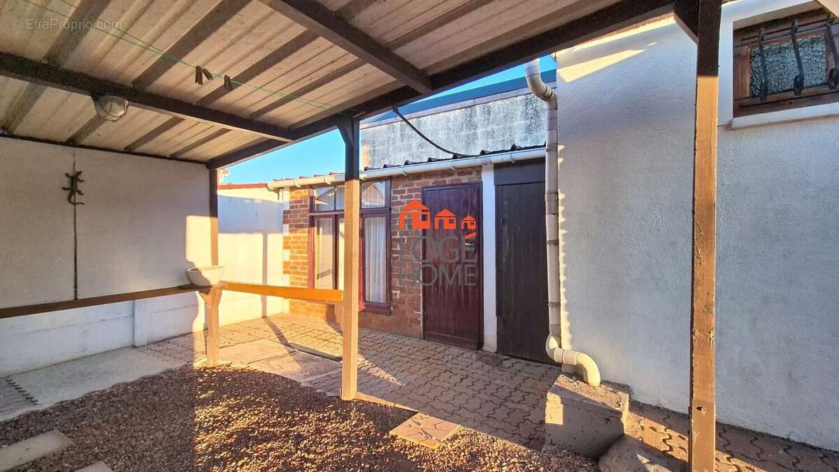 Car-port - Maison à COURCELLES-LES-LENS