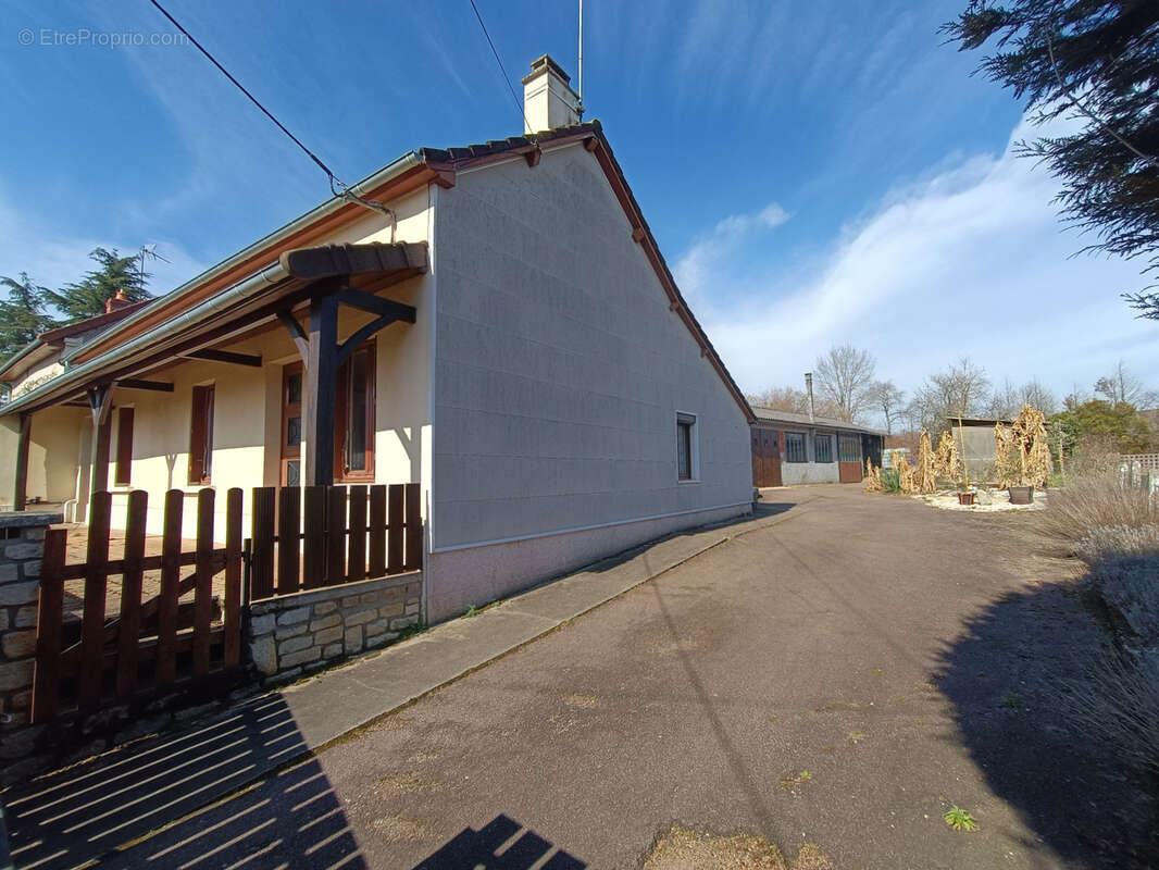Maison à JOUET-SUR-L'AUBOIS