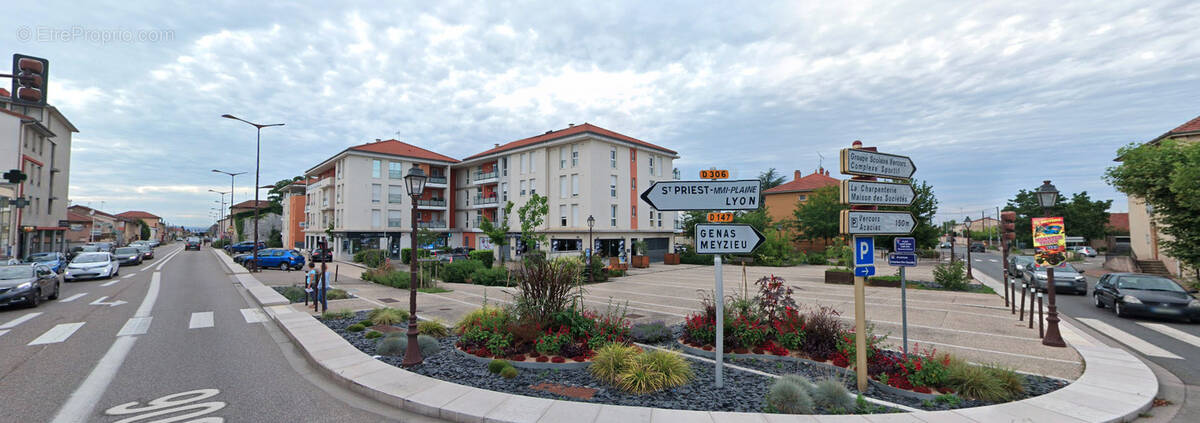 Parking à SAINT-BONNET-DE-MURE