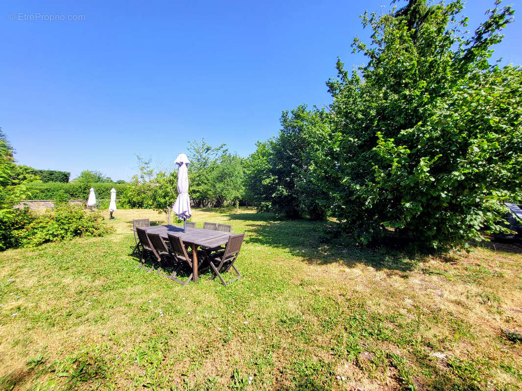 Maison familiale rénovée avec terrain arboré dans un secteur recherché de Polignac - photo 8