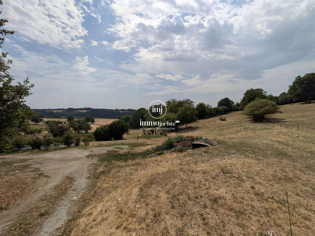 Maison 109 m² à Saint-Victurnien  - photo 4