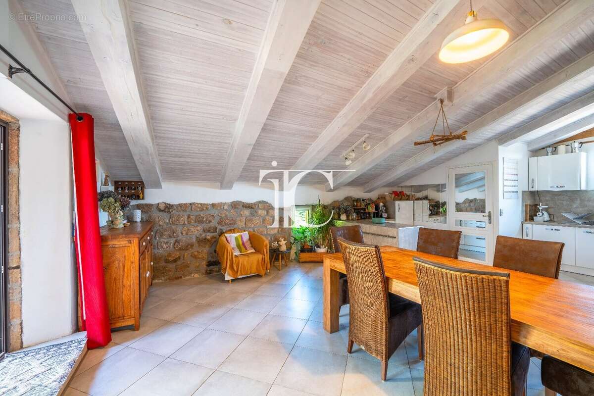 Maison à LABLACHERE