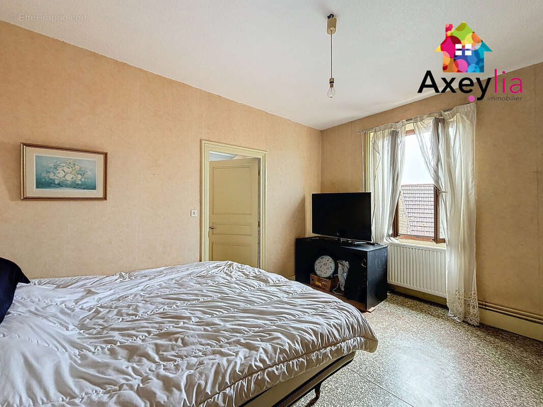 Maison à POUILLY-SOUS-CHARLIEU