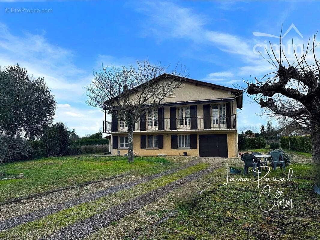 Maison à PRIGNAC-ET-MARCAMPS