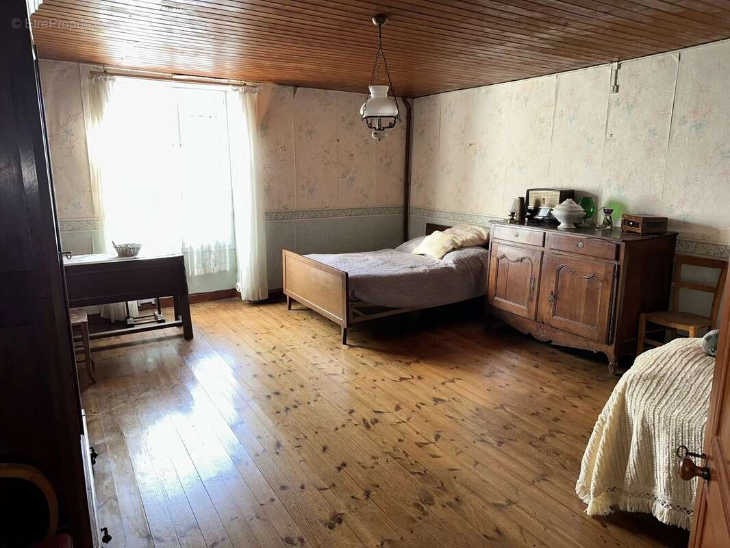 Maison à SAINT-MAURICE-LA-CLOUERE