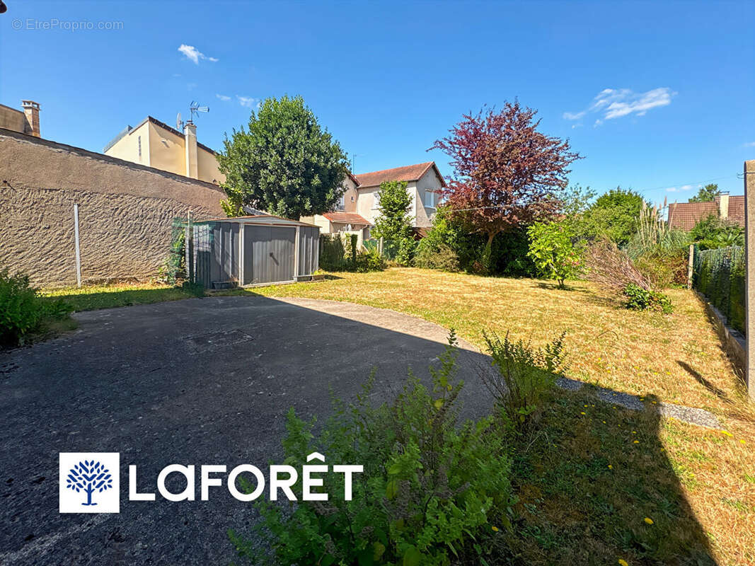 Maison à SAINTE-GENEVIEVE-DES-BOIS