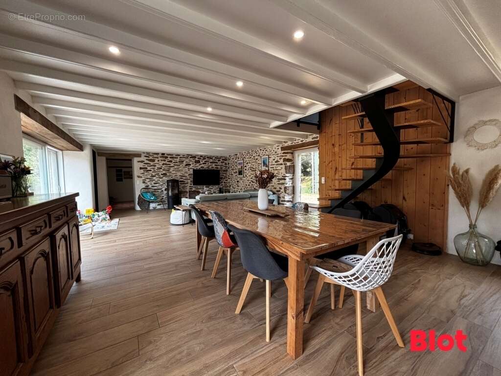 Maison à PLOUMOGUER