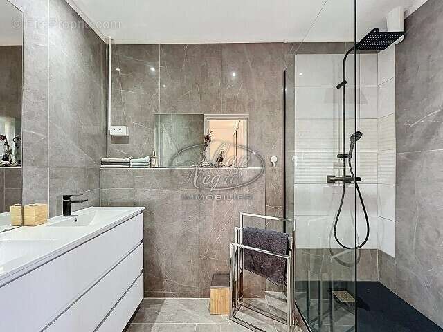 Appartement à BORMES-LES-MIMOSAS