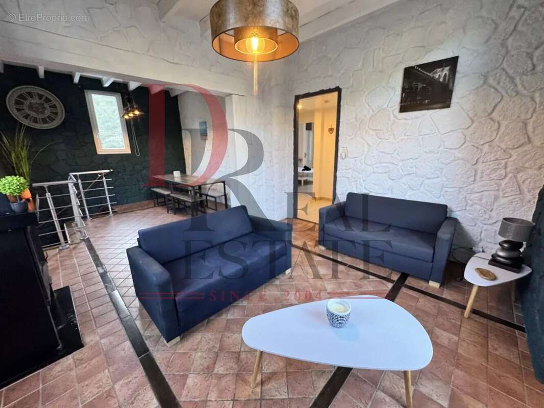 Maison à PEILLE